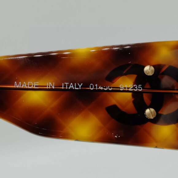 ❌SOLD❌ CHANEL Acetate Quilted CC Sunglasses Tortoise - Picture 6 of 9